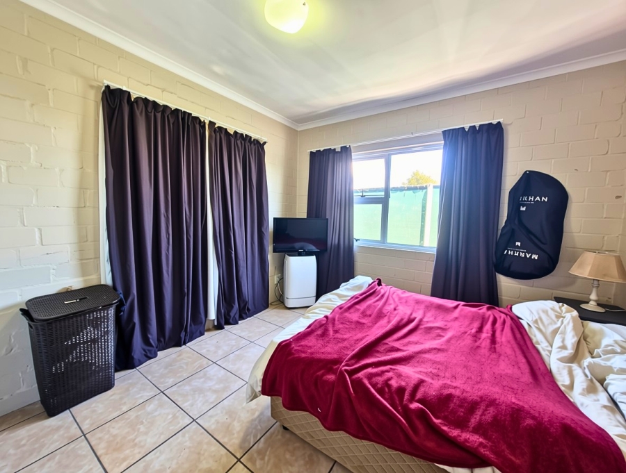 To Let 2 Bedroom Property for Rent in Bothasig Western Cape